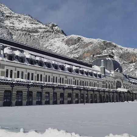 Aspe Avairent Estacion Apartman *